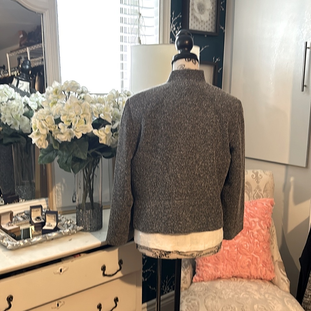 BEAUTIFUL, DELLA SPIGA ITALY, black and white blazer with a black zipper size 4 - Picture 11 of 13